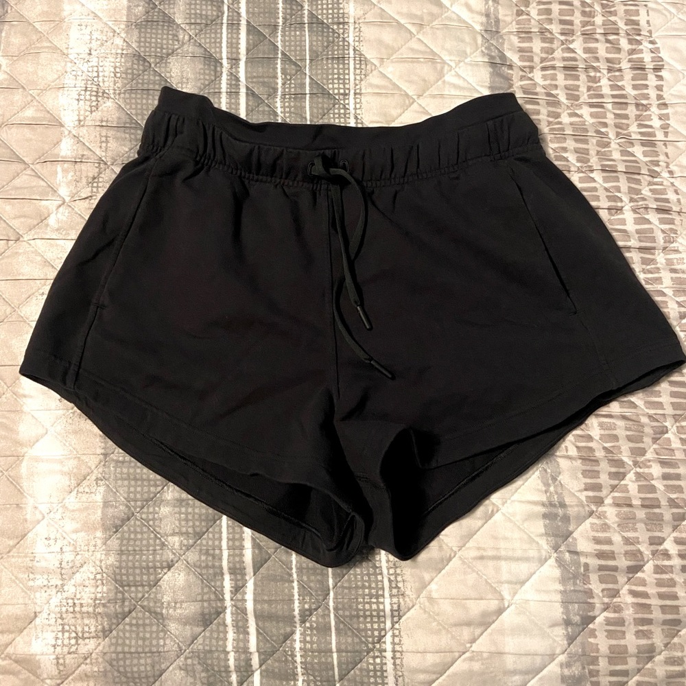 NWOT Lululemon Inner Glow High-Rise Short 3” Size 8